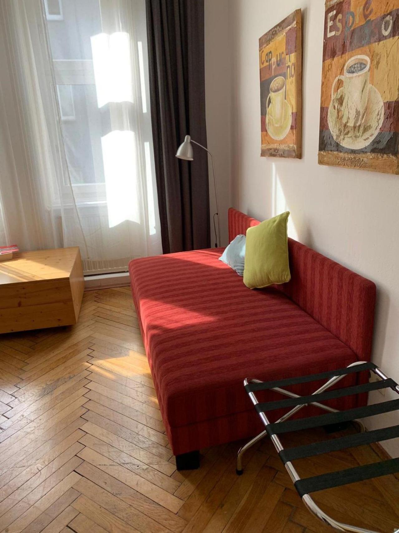 Helle Altbauwohnung * Wien
