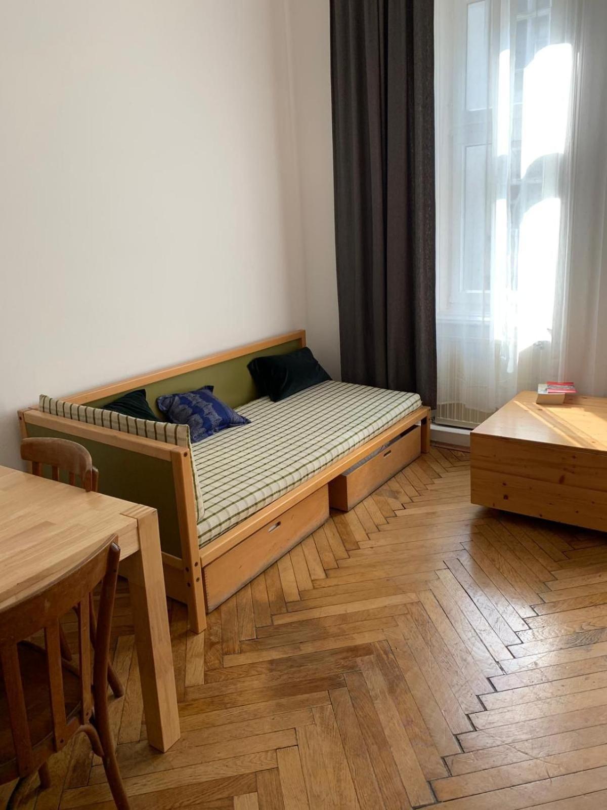 Helle Altbauwohnung Apartment